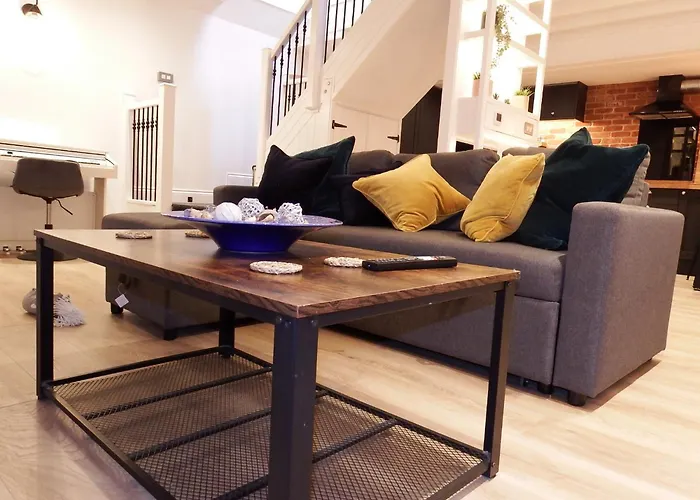 Newly Renovated Stunning Warehouse Apartment