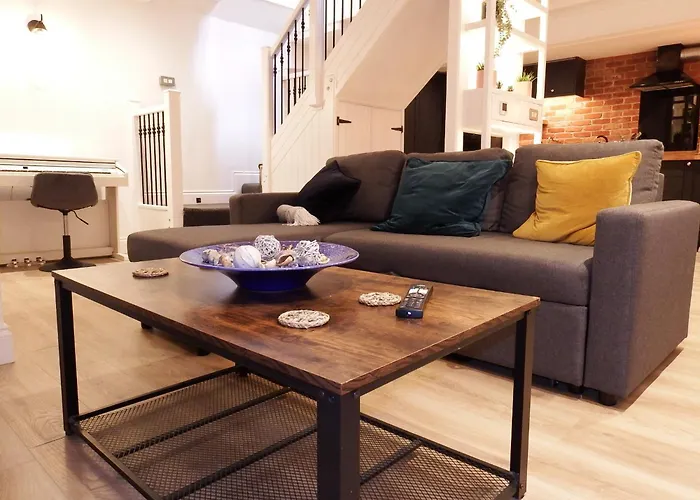 Newly Renovated Stunning Warehouse Apartment